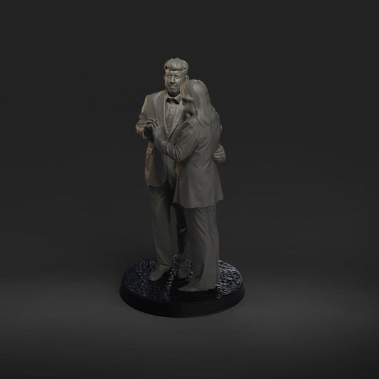 MM2040 Elderly Couple Holding Hands Figure