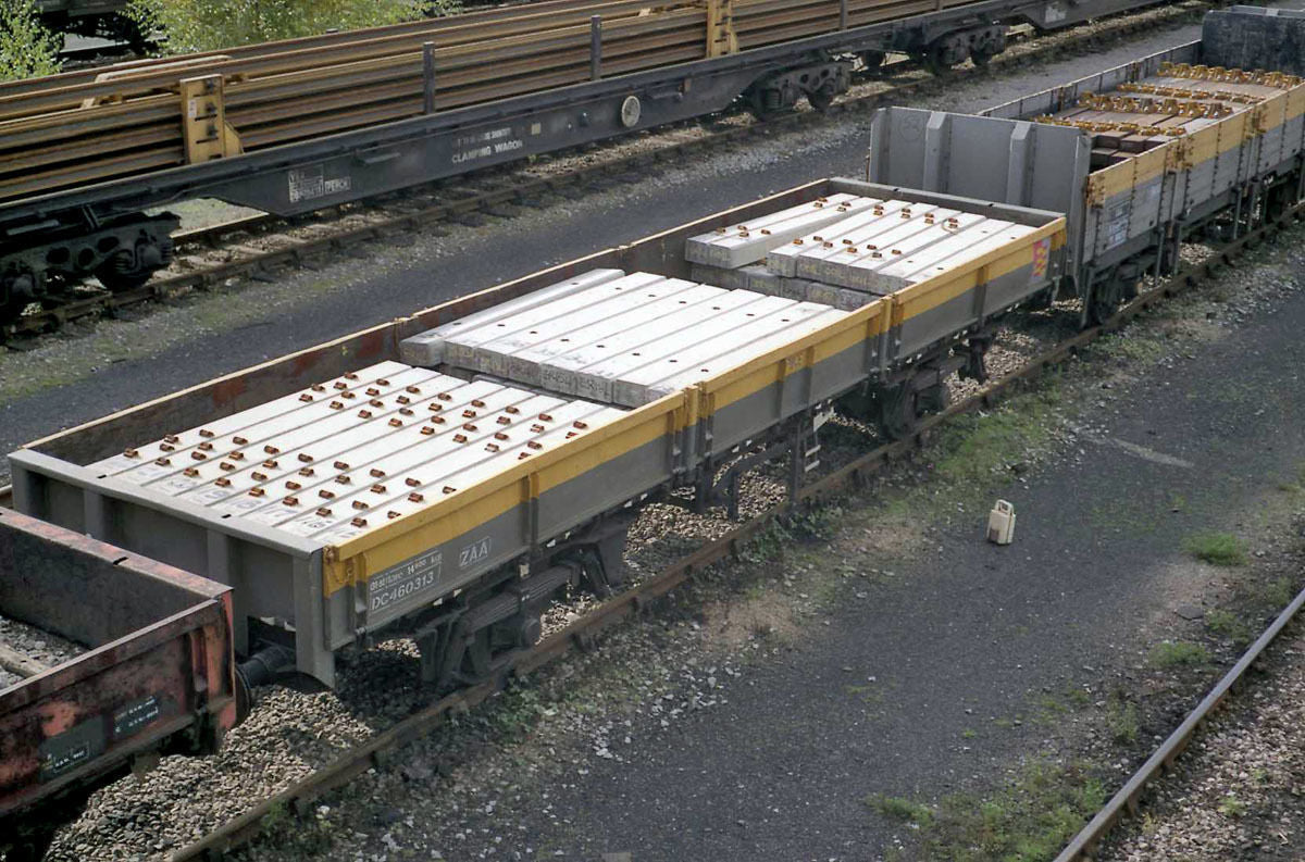 PJD091 Model Railway Concrete Sleepers Stacked