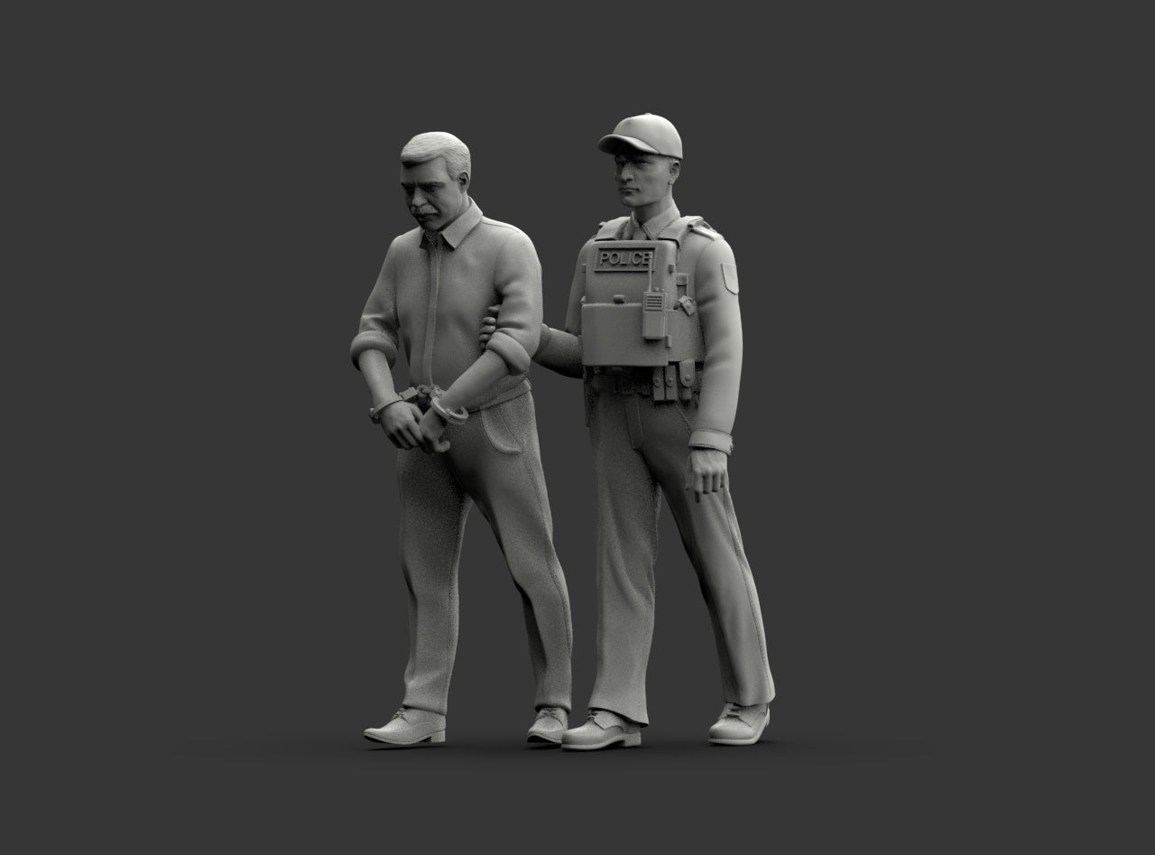 MM1224 Policeman Walking Suspect