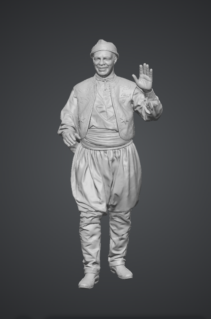 DG068 Tall man in African attire