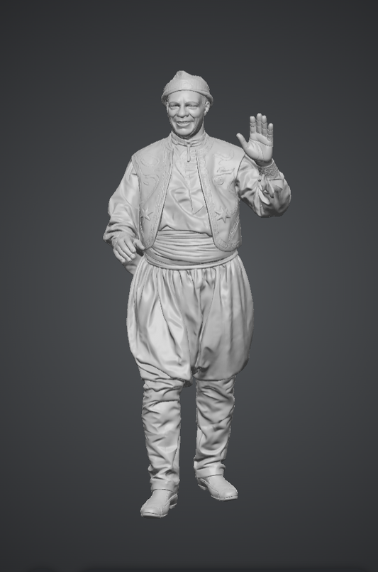 DG068 Tall man in African attire