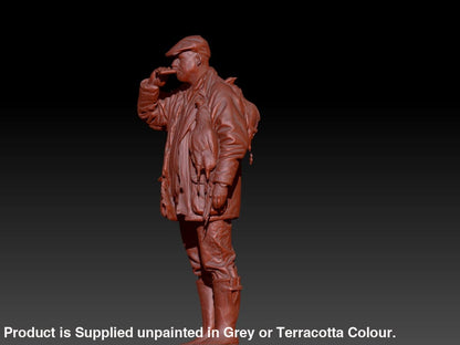 S3Ds0015 Gamekeeper Taking A Nip Figure