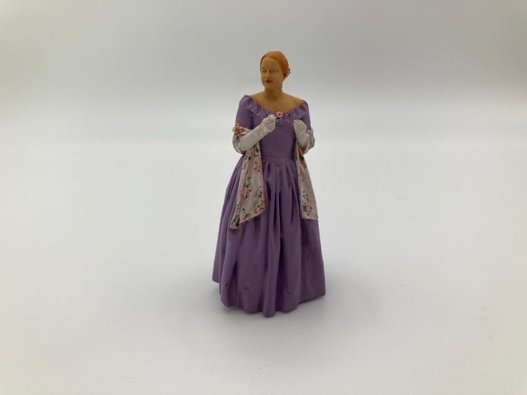 132s-0125 Elegant 1900’s Lady Figure