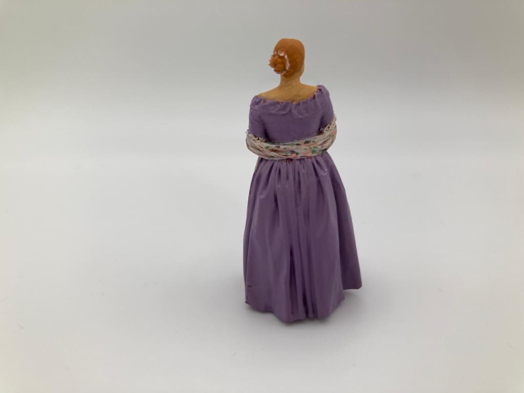 132s-0125 Elegant 1900’s Lady Figure