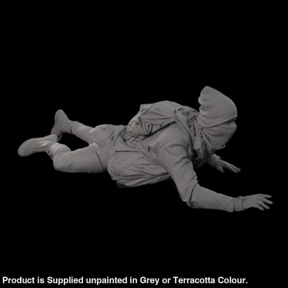 132s-0130 Male Demonstrator on Floor Figure