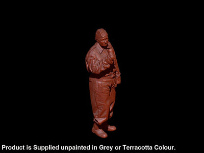 S3Ds0012 Female Soldier Standing Drinking Figure