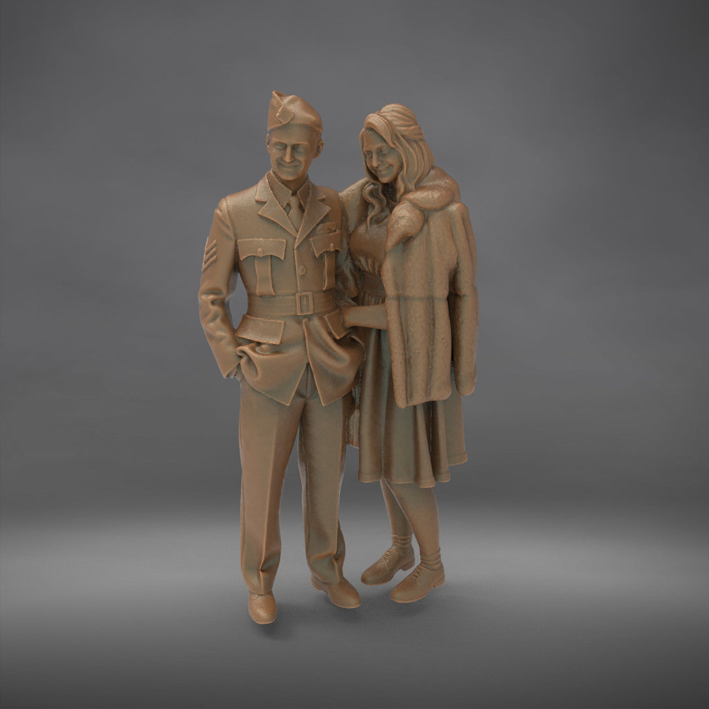 MM4360 WW2 Pilot and Girlfriend