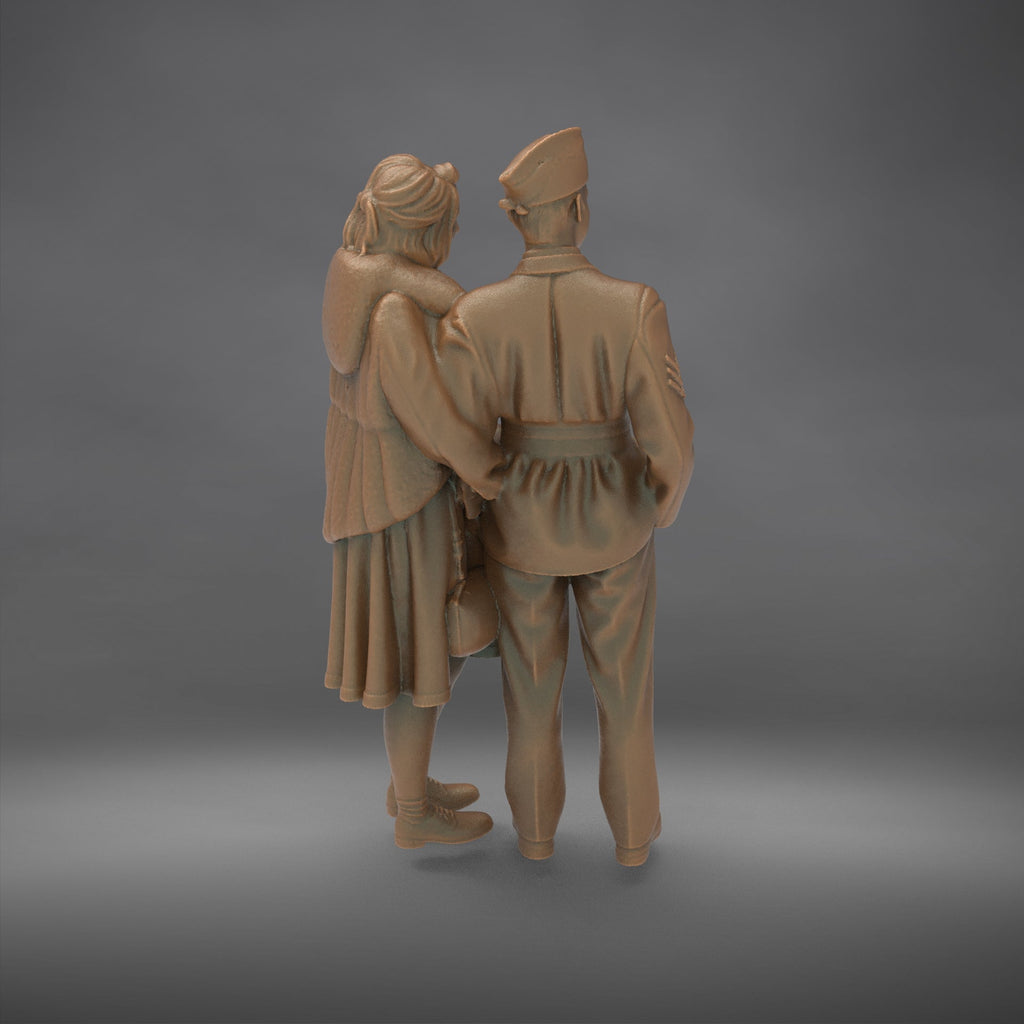 MM4360 WW2 Pilot and Girlfriend