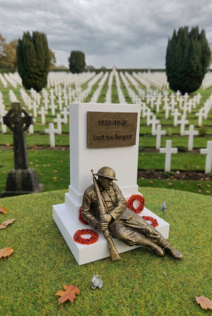 DG118 WW2 Monument with soldier