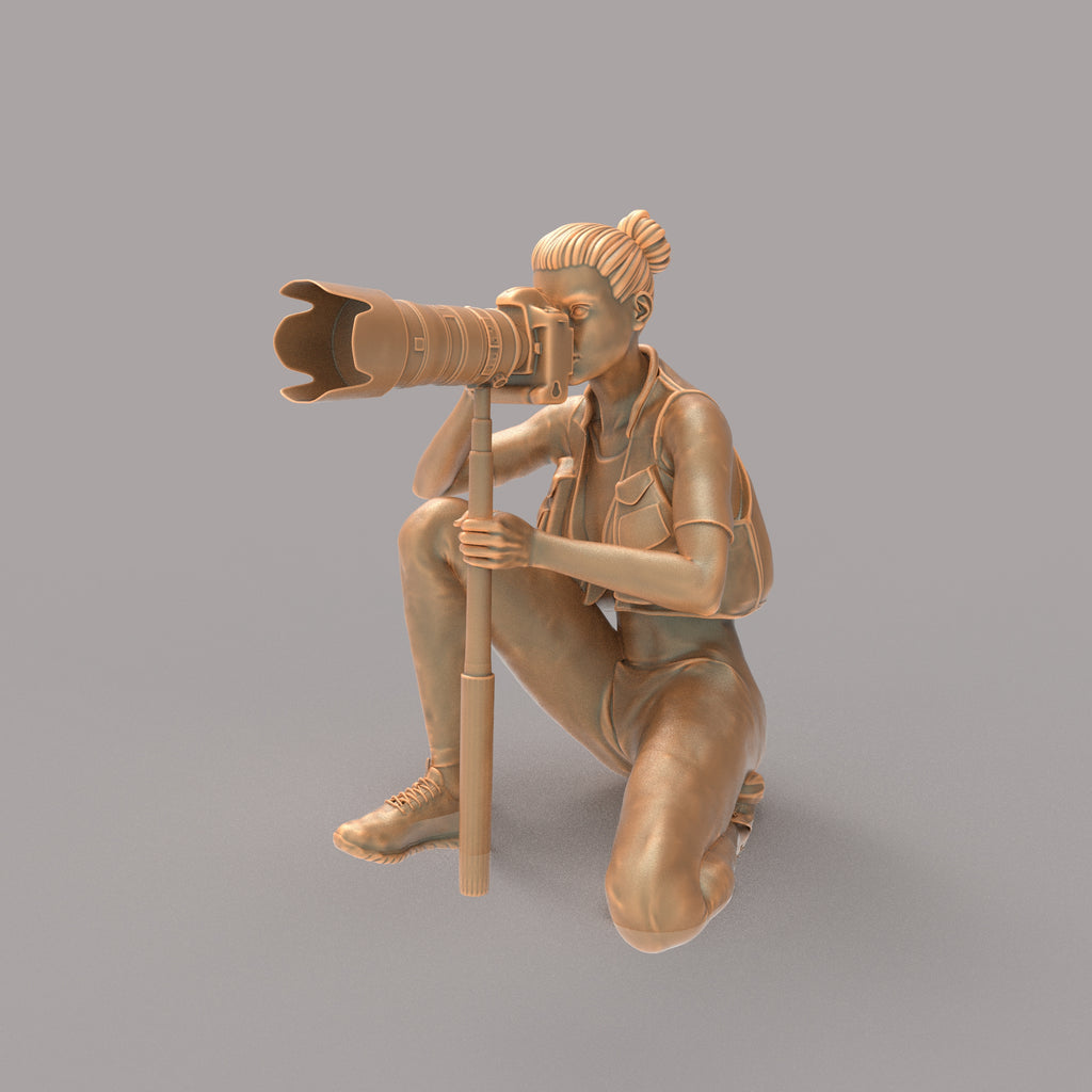 MM600 Female Photographer