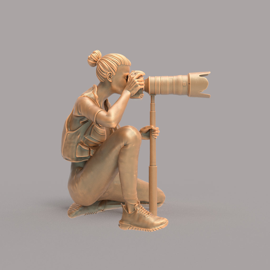 MM600 Female Photographer