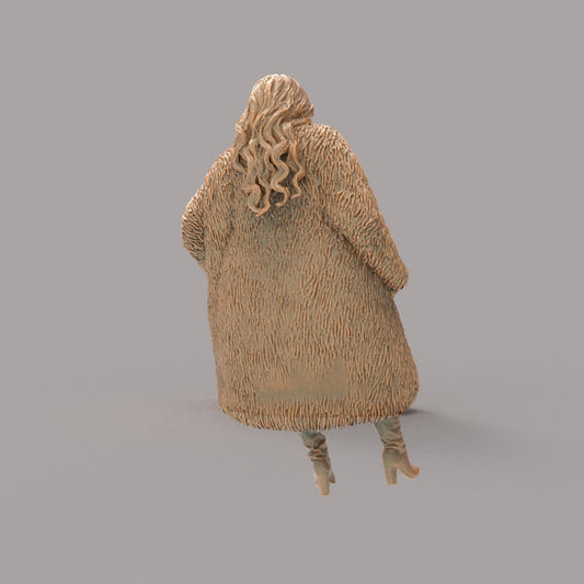 MM4286 Young Female in Fur Coat