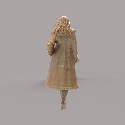 MM4287 Young Female Wearing Fur Coat