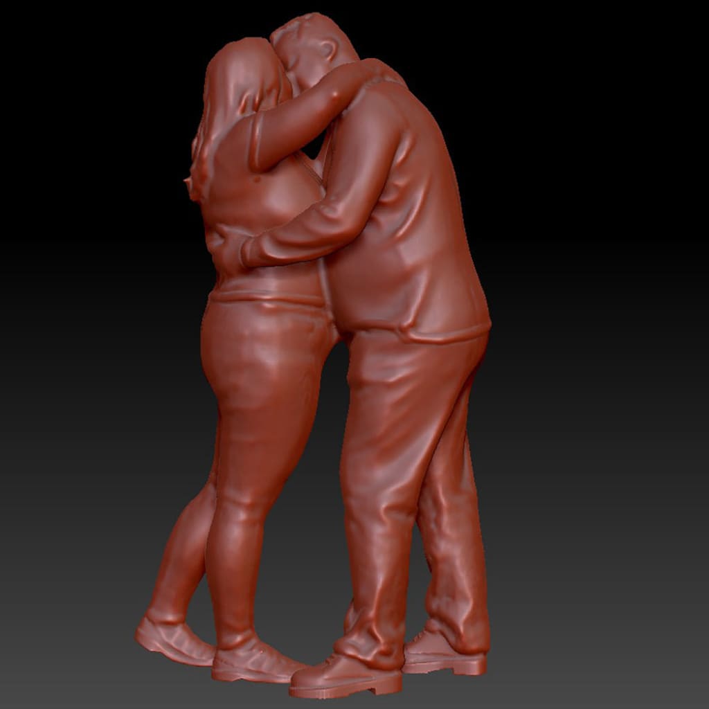 DSP261 Couple Kissing Figure