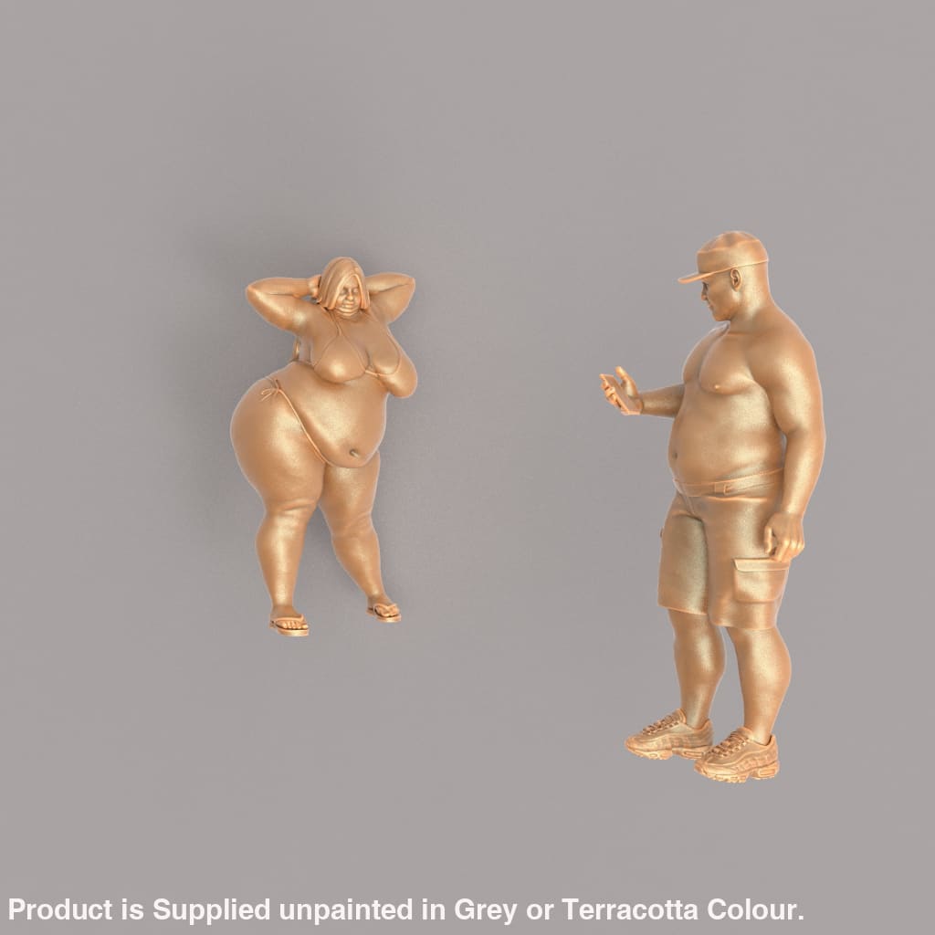 MM040 Large Male with Very large Lady taking Pictures 18 + Figure