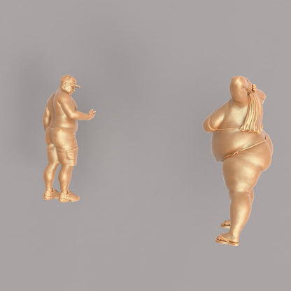 MM040 Large Male with Very large Lady taking Pictures 18 + Figure