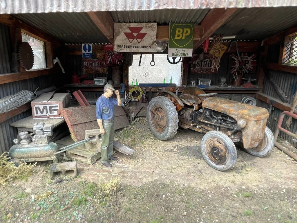 MM071 Older Male Farmer With Cloth Cap Figure