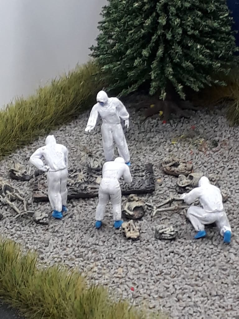 Mm1016 Police Crime Scene/Archaeology Dig Figure