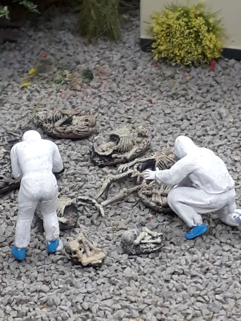 Mm1016 Police Crime Scene/Archaeology Dig Figure