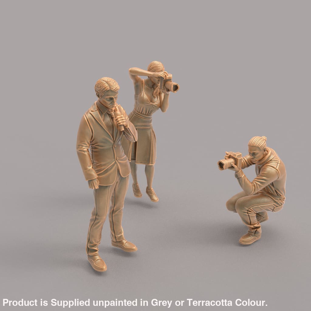 MM1054 Male Reporter and 2 Photographers Figure