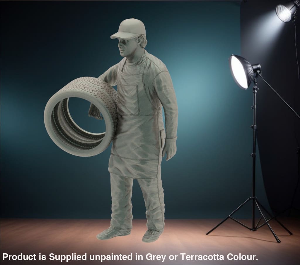 MM1115 Man Carrying Tyres A Figure