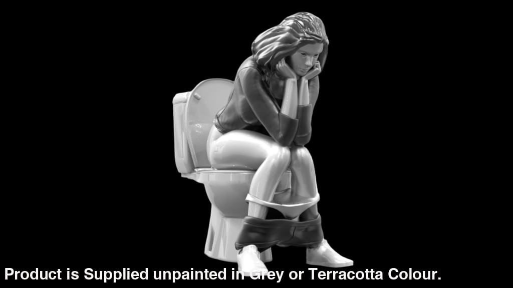 MM113 Girl on Toilet 1:76 Scale 18 + Figure