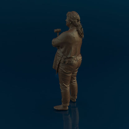 MM1137 Lady with hammer waiting for husband Figure