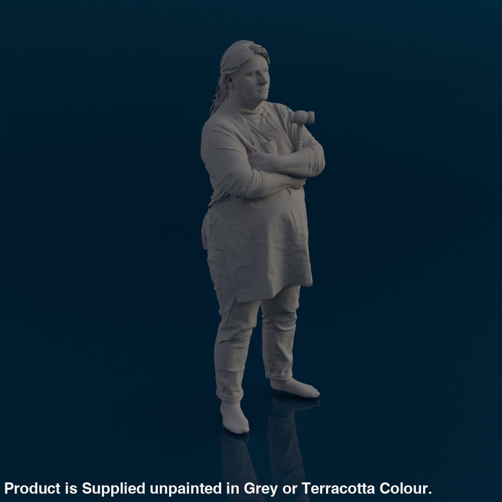 MM1137 Lady with hammer waiting for husband Figure