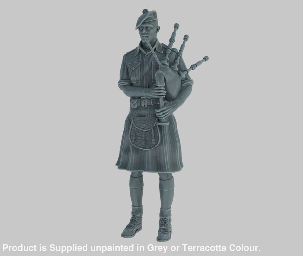 MM1170 Military Highlander Bagpiper Figure