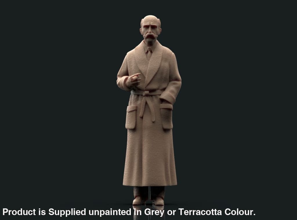 MM2037 Man in dressing gown smoking Figure