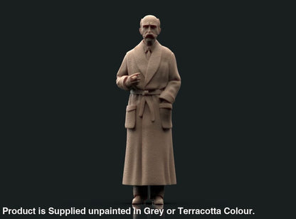 MM2037 Man in dressing gown smoking Figure