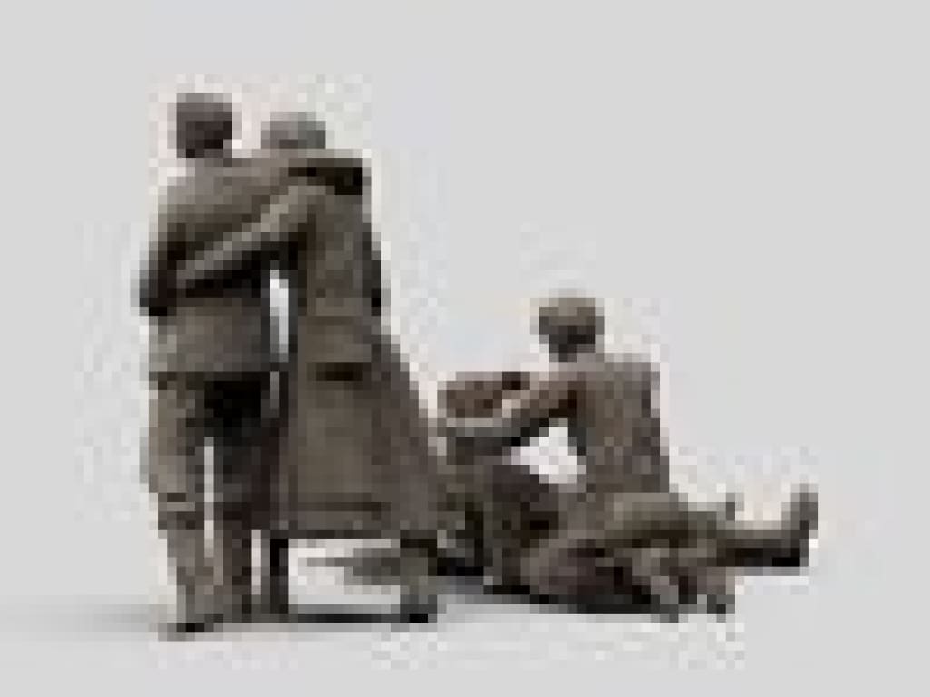 MM2039 German Soldiers and Nurses Figure