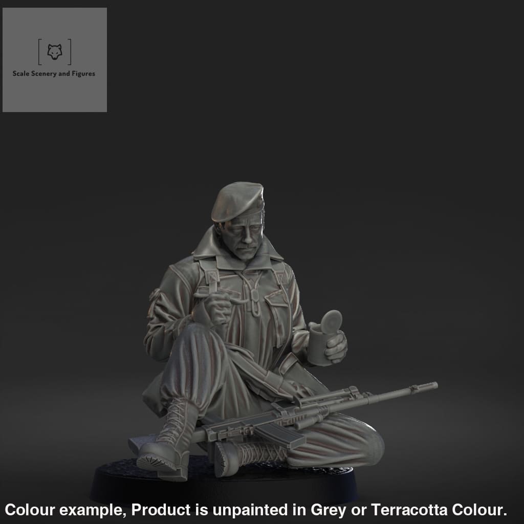 MM2052 Royal Marine Eating Figure