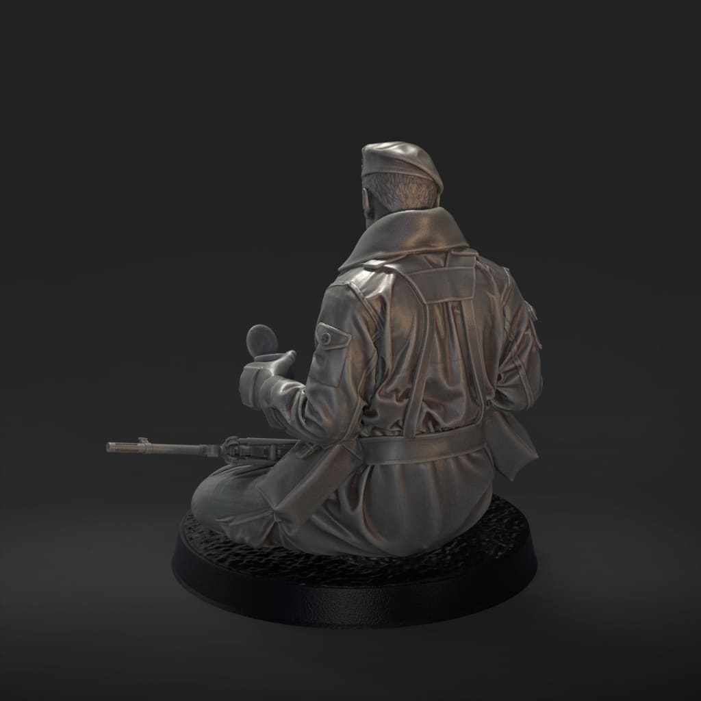 MM2052 Royal Marine Eating Figure