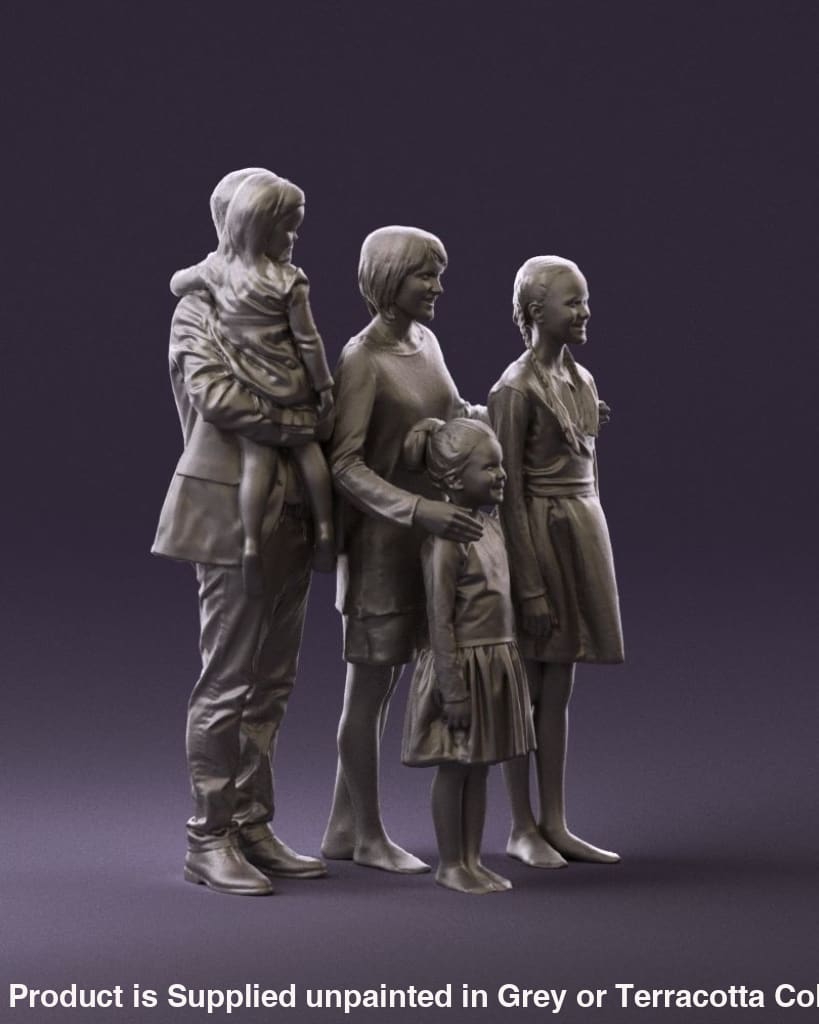 Large Family Group Posing Mum/dad/2 Girls Figure