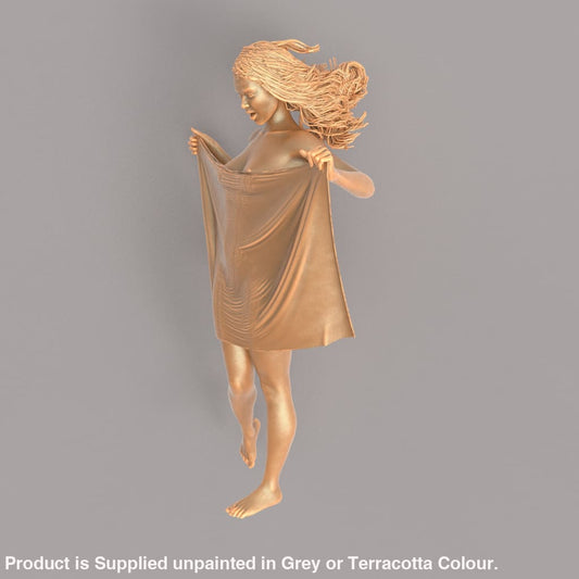 MM432 Young Girl Holding Towel Up 18 + Figure