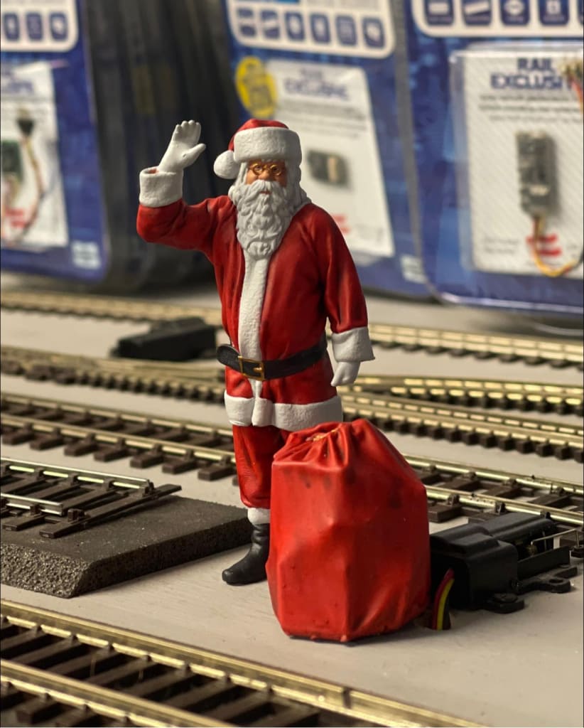 Mm511 Christmas Santa And Presents Figure