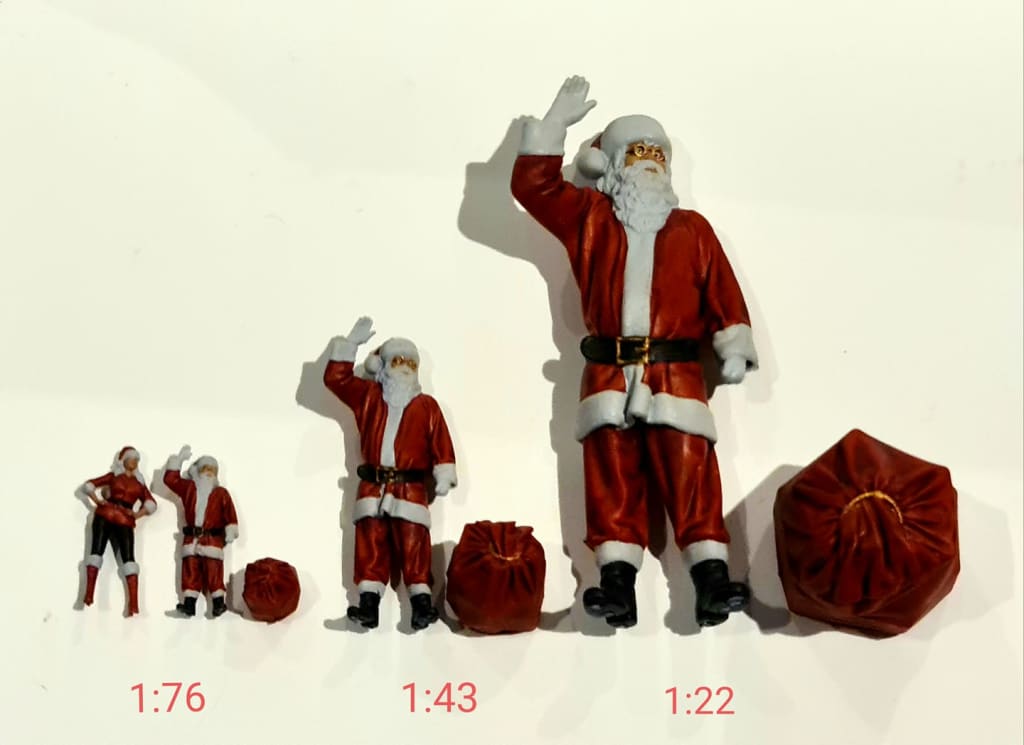 Mm511 Christmas Santa And Presents Figure