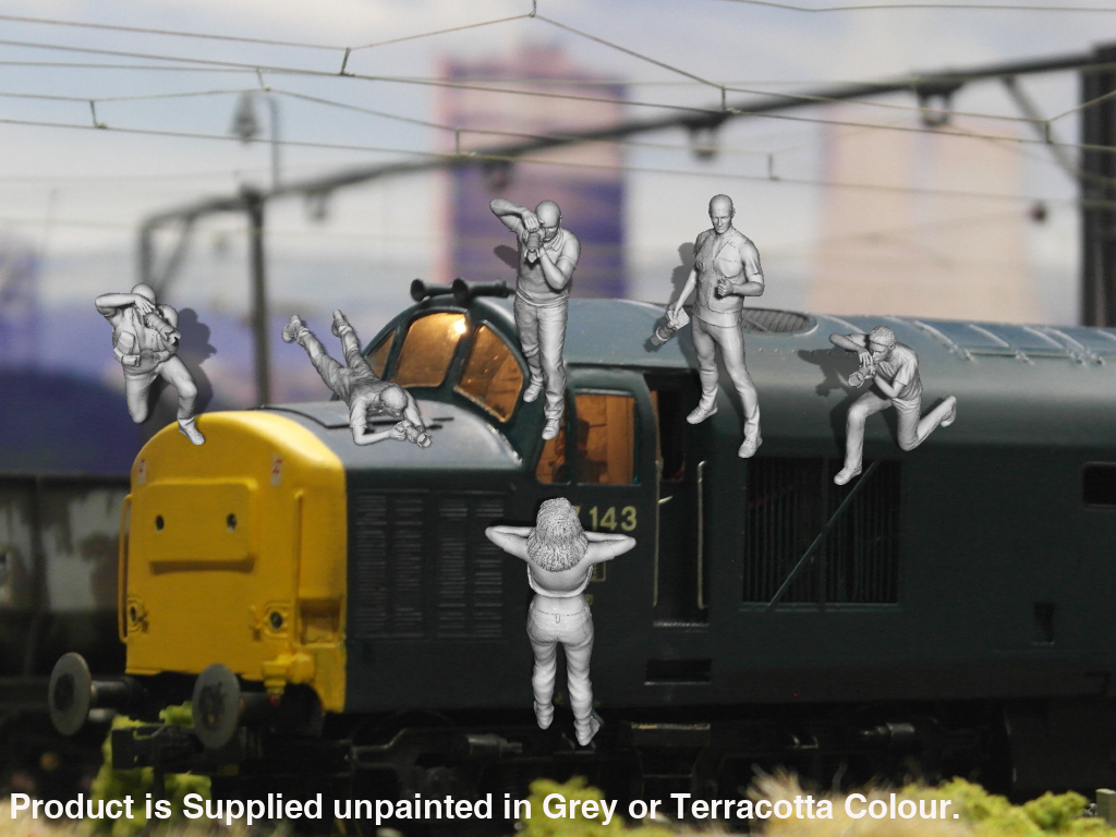 MM718 OO Scale Flasher/Camera Men Scene 18 + Figure