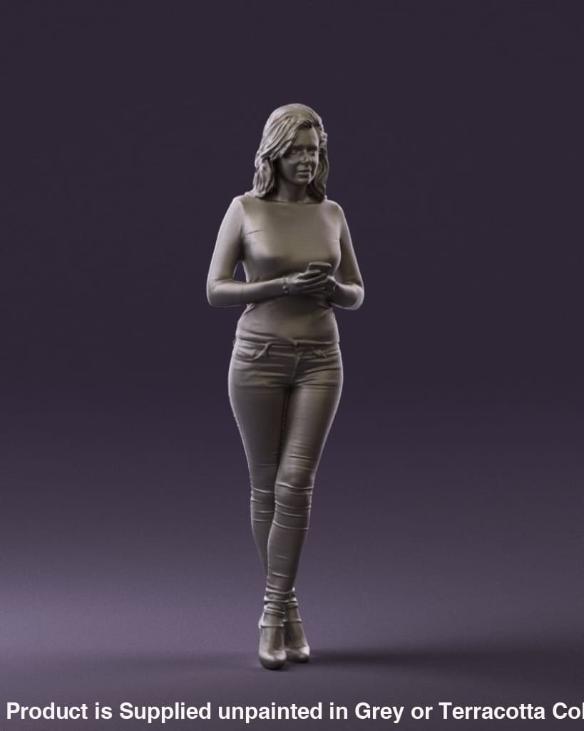 Mm845 Blond Woman With Phone Figure