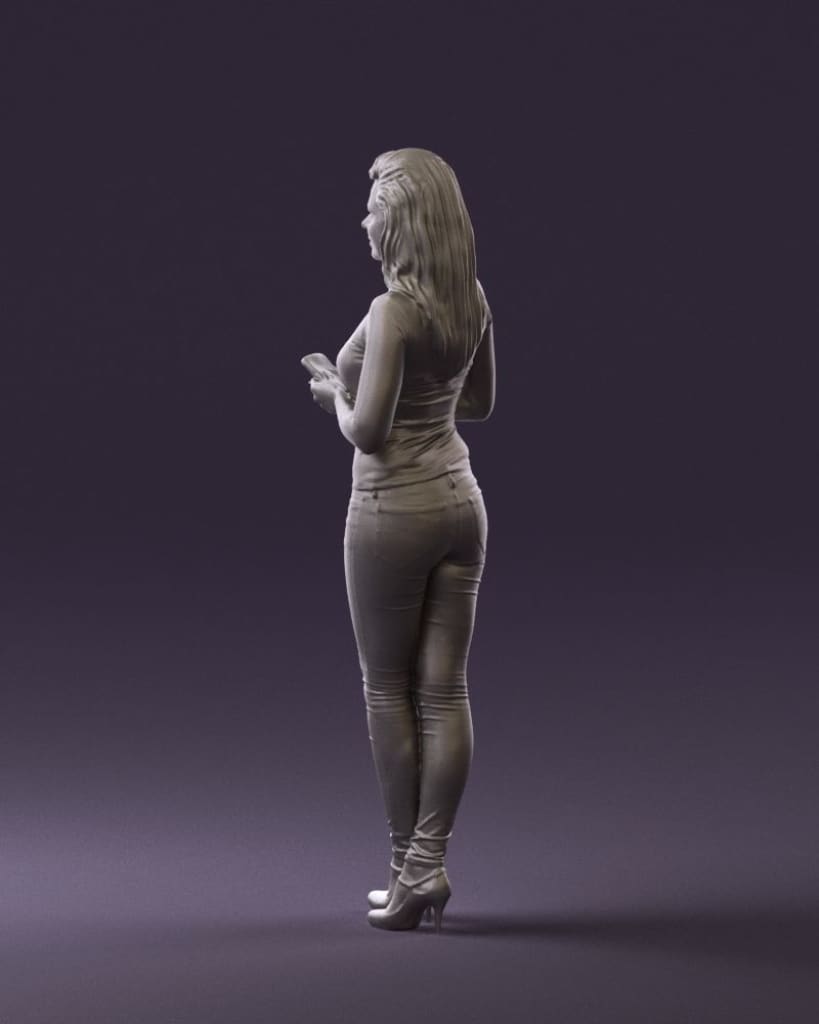 Mm845 Blond Woman With Phone Figure