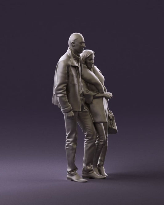 Mm861 Man Hugging Woman Figure