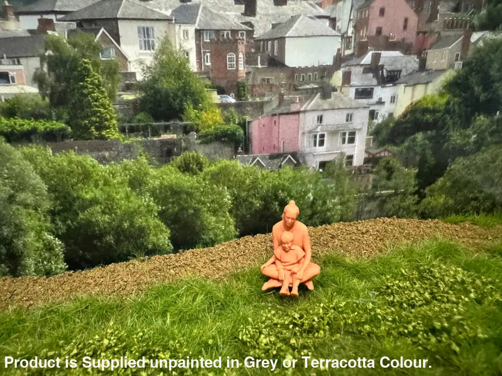 Mm885 Mum Sitting On Floor With Son Figure