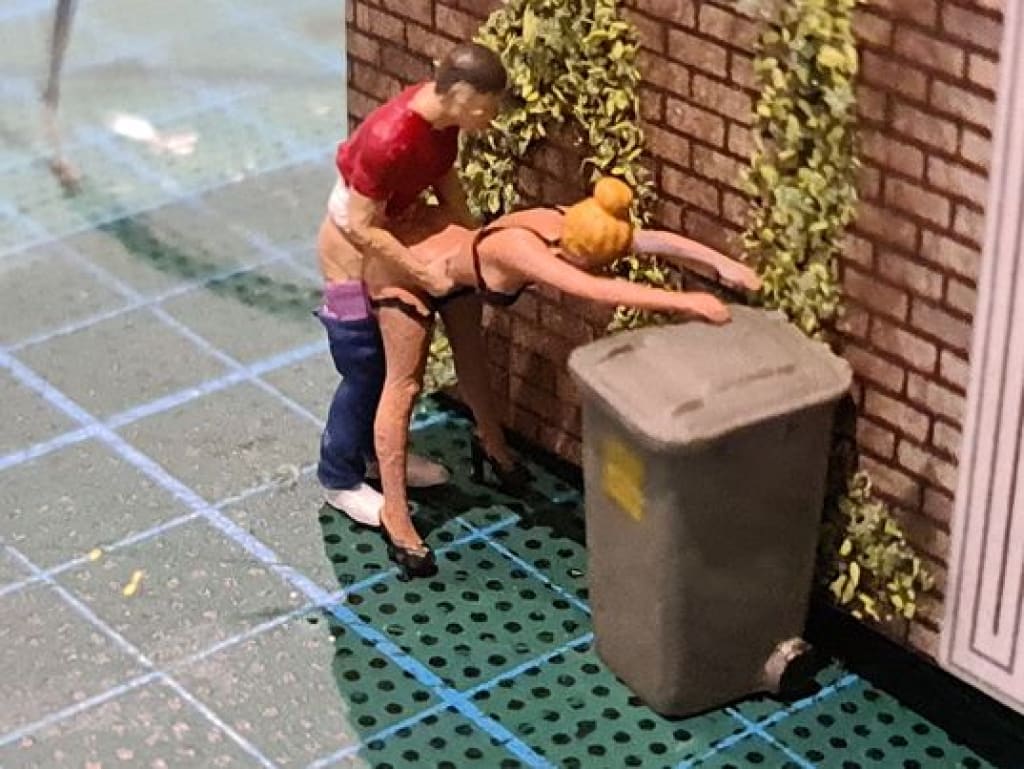 MM916 Sexy Scenes 1 Figure