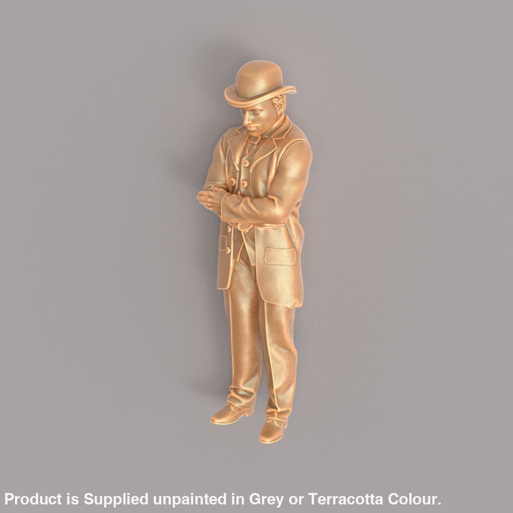 MM928A Edwardian/Victorian Male Arms Crossed – Scale Scenery And Figures