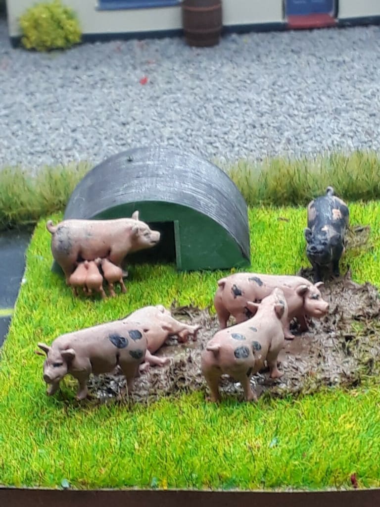 Mma026 Pig Sty And Pigs Oo Scale Animal