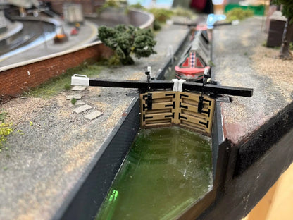 PJD031 Model Railway Canal lock gates
