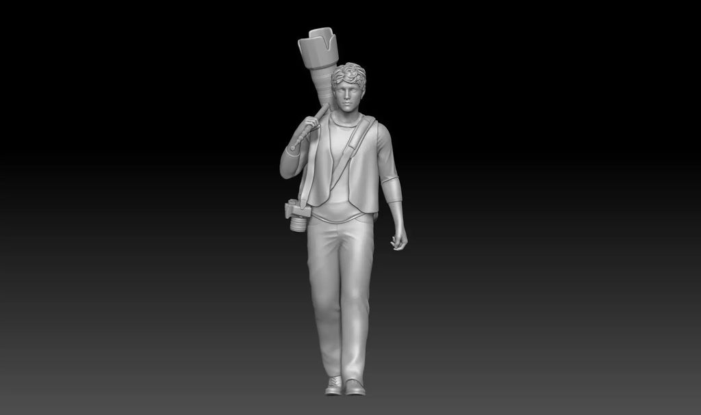 MM1353 Photographer with Large Camera